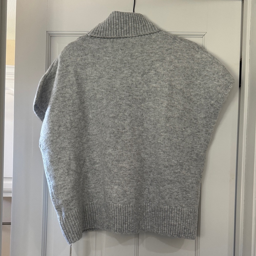 Cupshe Light Grey Sleeveless Turtleneck Sweater Vest